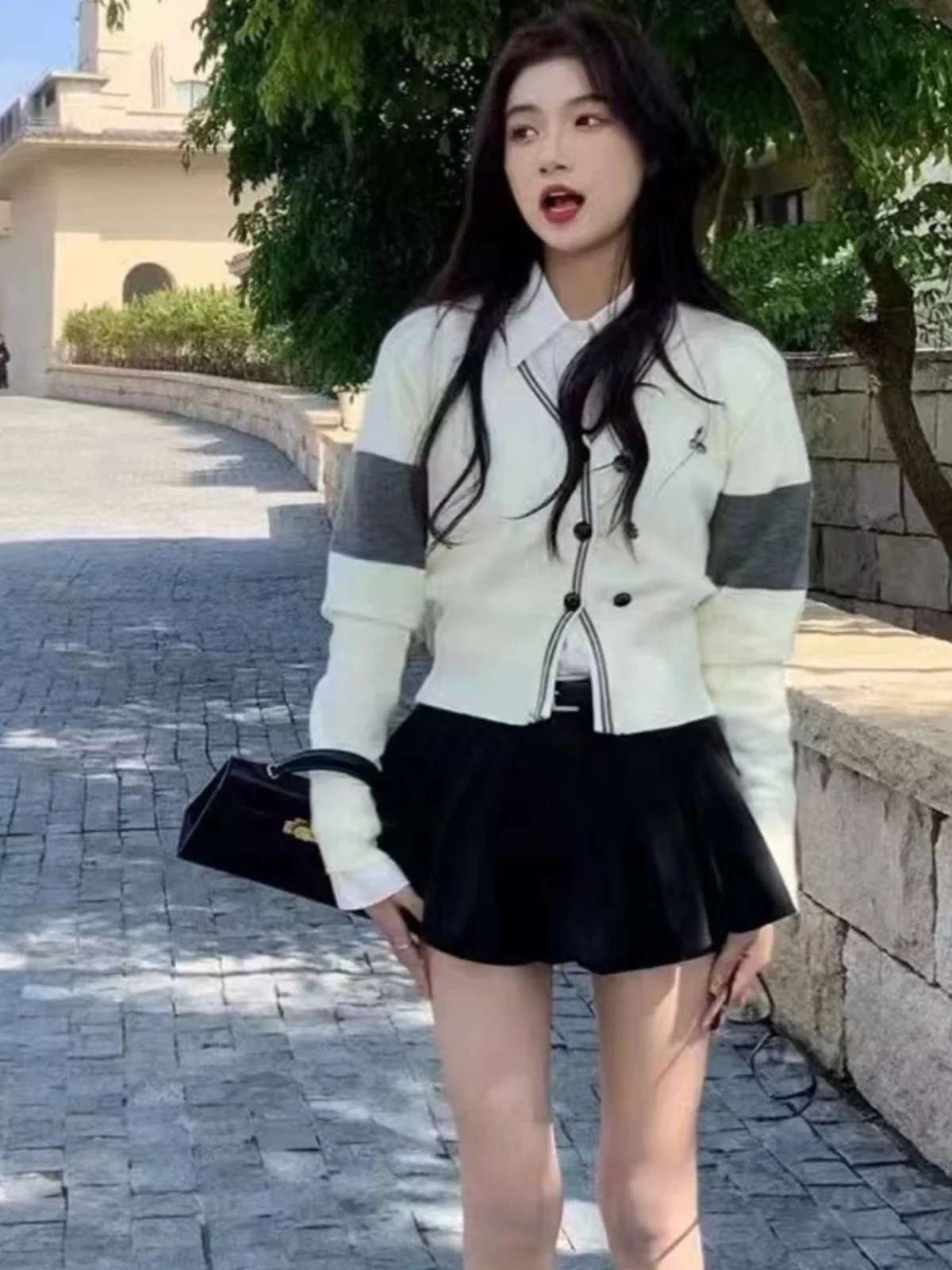 スリムフィット V ネックニットカーディガン女性のショートスタイル韓国語バージョンカレッジスタイルアウター秋冬ファッション必需品