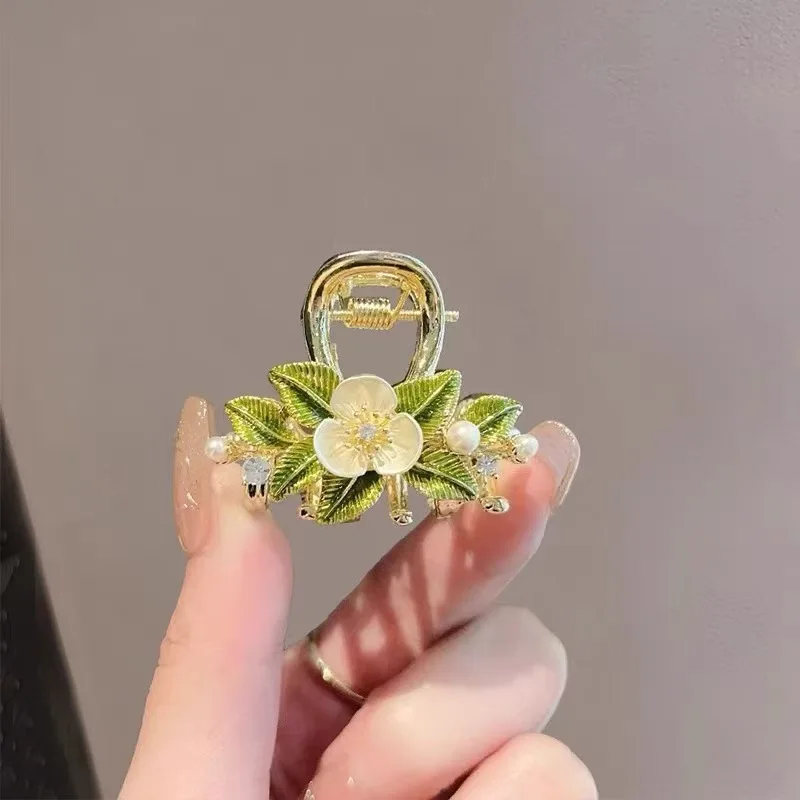 Temperament Green Leaf Shell Flower Small Hair Grab High-end Back of Head Half-tied Hair Claw Alloy Female Pearl Headdress view 2
