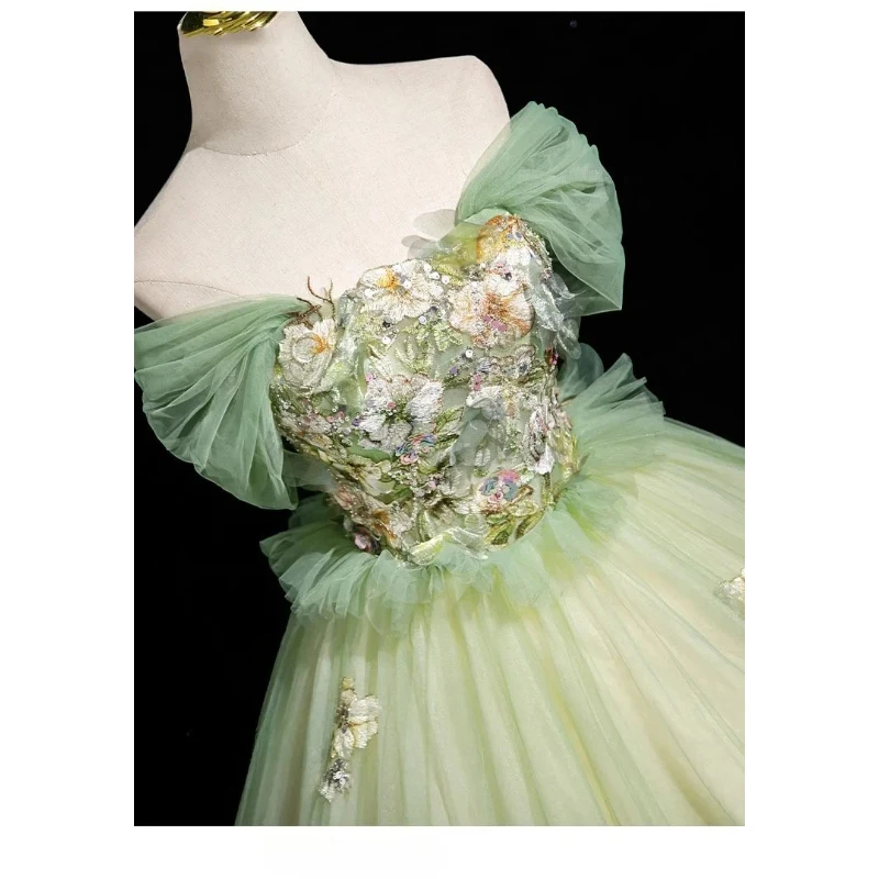 فساتين Quinceanera مزينة بالدانتيل الملون والترتر من التل 2025 مكشوفة الكتف وكشكشة للحفلات الراقصة والحفلات المسائية