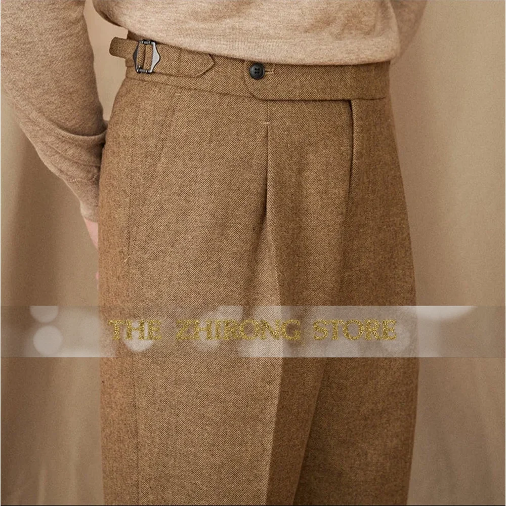 

Стильные мужские брюки коричневого цвета в елочку в винтажном стиле с уникальными подкрученными манжетами для повседневной носки на свадьбу, доступный размер на заказ