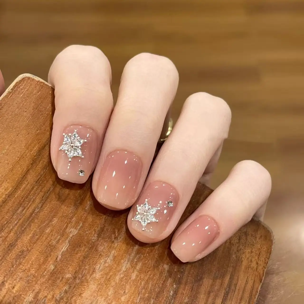 

10pcs Handmade Short Press On Nails Gentle Pink Gradient Snowflake Design Sweet Cute Fake Nails Wearable Nails Art Tips Girls