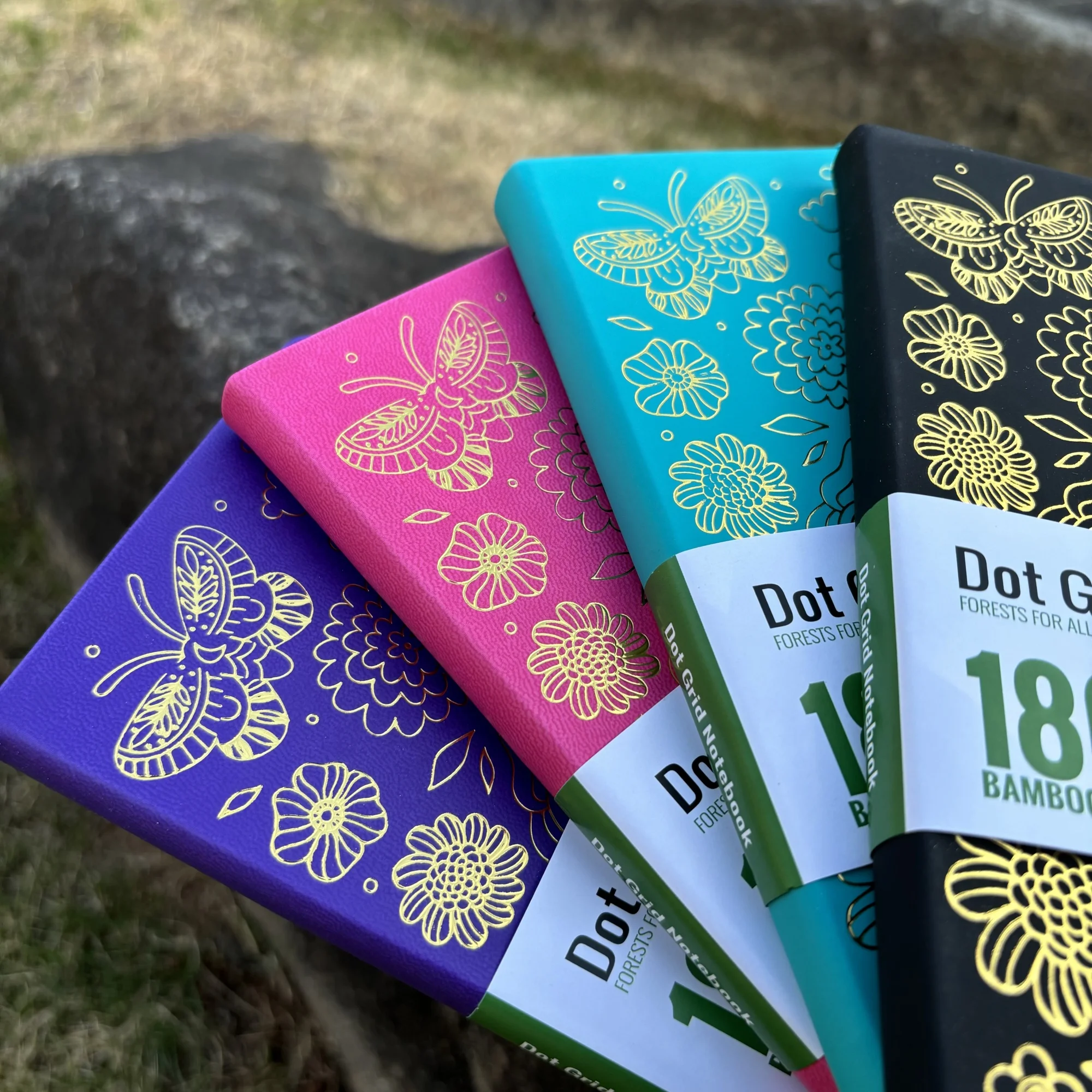 BUKE Bujo B6 Dotted Journal Dot Grid-Notizbuch, Taschenformat und 180 g/m2 Bambuspapier, 80 Seiten mit Schmetterling und Blüte – Detail 9