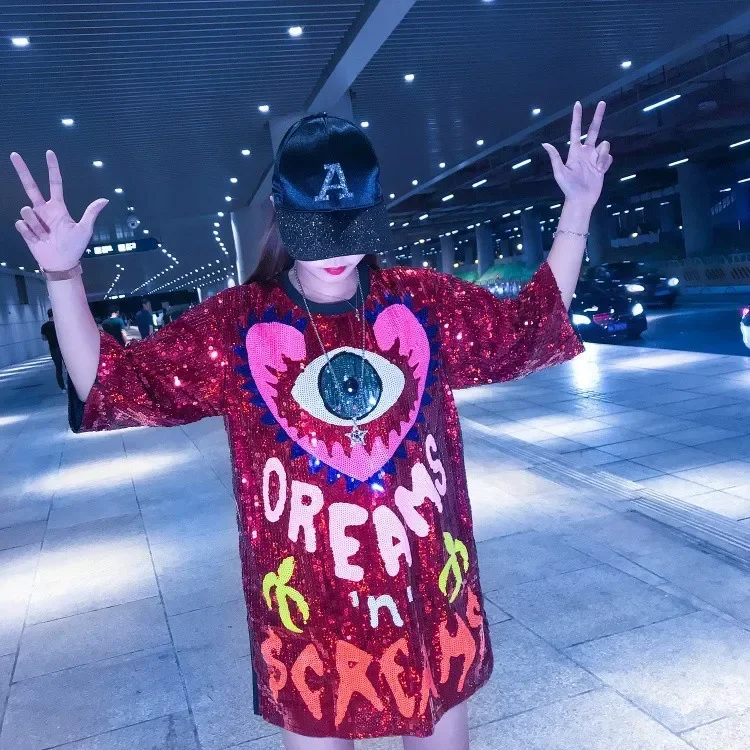 

Новейшая женская футболка свободного кроя средней длины с принтом «Персиковое сердце» и прозрачными буквами из пайеток, коллекция Весна-Лето 2026