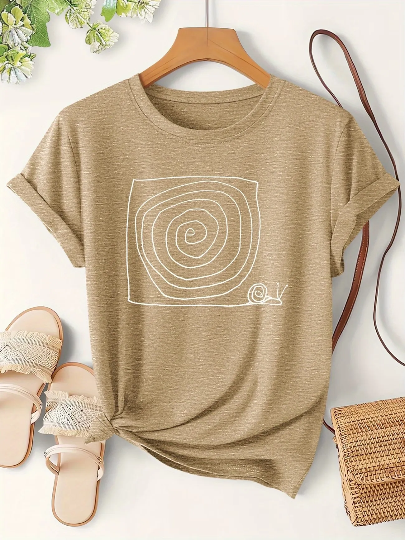 Retro Aesthetic Line Snail Print T-shirt Women Graphic Tee Short Sleeve Fashion T Shirt Y2k O-Neck Casual Tshirt Woman