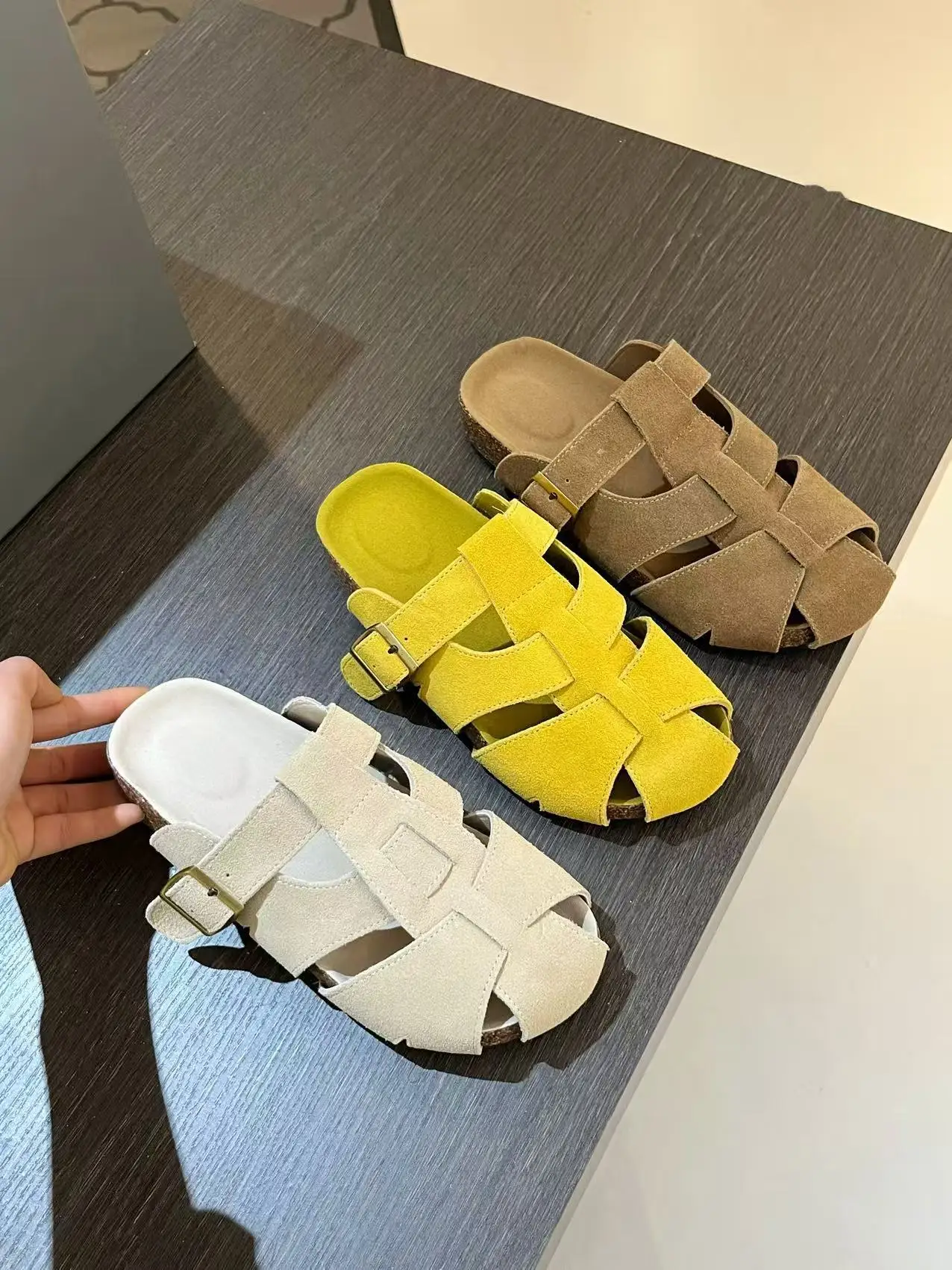 

Flat Women's Slippers 2025 New Soft Platform Luxury Slideshow Women's Sandals Summer Fashion Design Flip Flops Women's Shoes