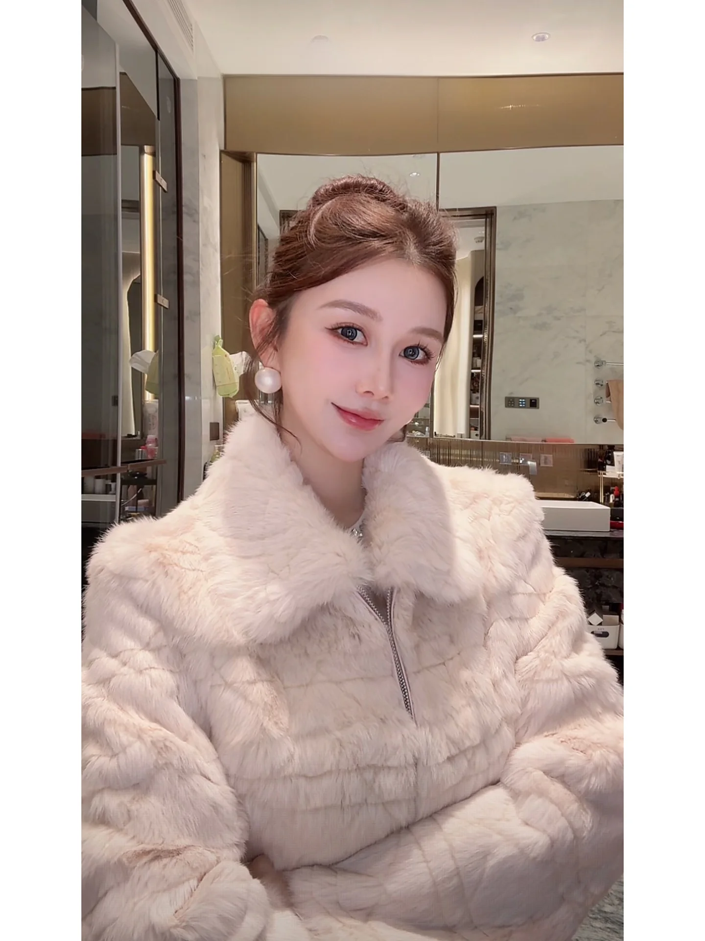 

AZZHEN Классическое роскошное женское пальто из кроличьего меха с пэчворком, с бриллиантовой отделкой, в стиле старой моды, с длинными рукавами, на молнии, кожаное.