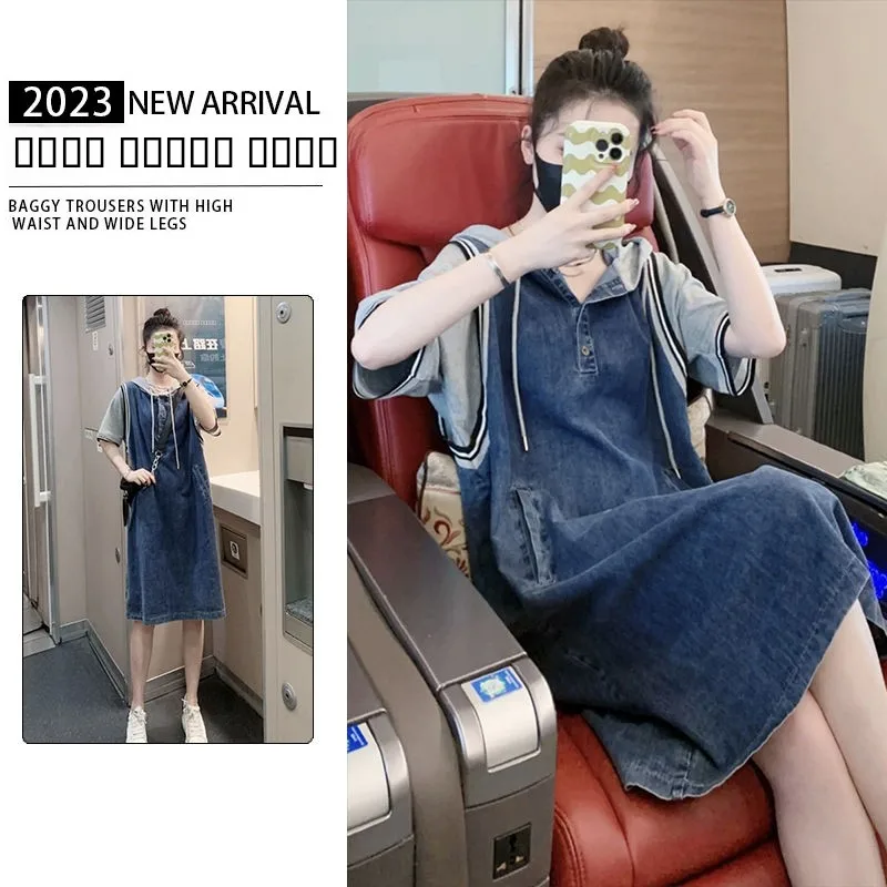 

Повседневное джинсовое платье большого размера для женщин: свободный крой, короткий рукав, с капюшоном, А-силуэт, летнее, комфортное, в корейском стиле, модное, для ленивого образа