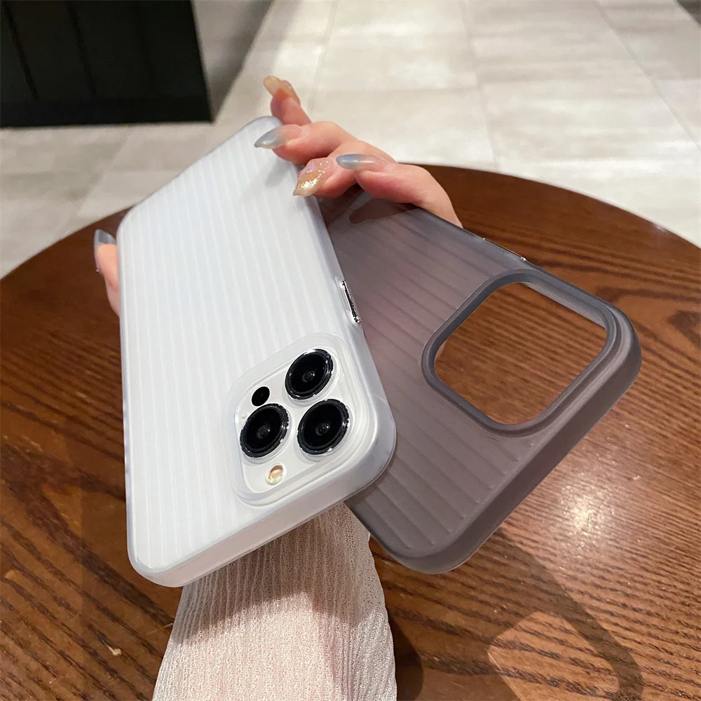 The skin-feeling tile ribbed case is suitable for iPhone 11 12 13 14 15 16. The skin-friendly feel is suitable for 16plus men an