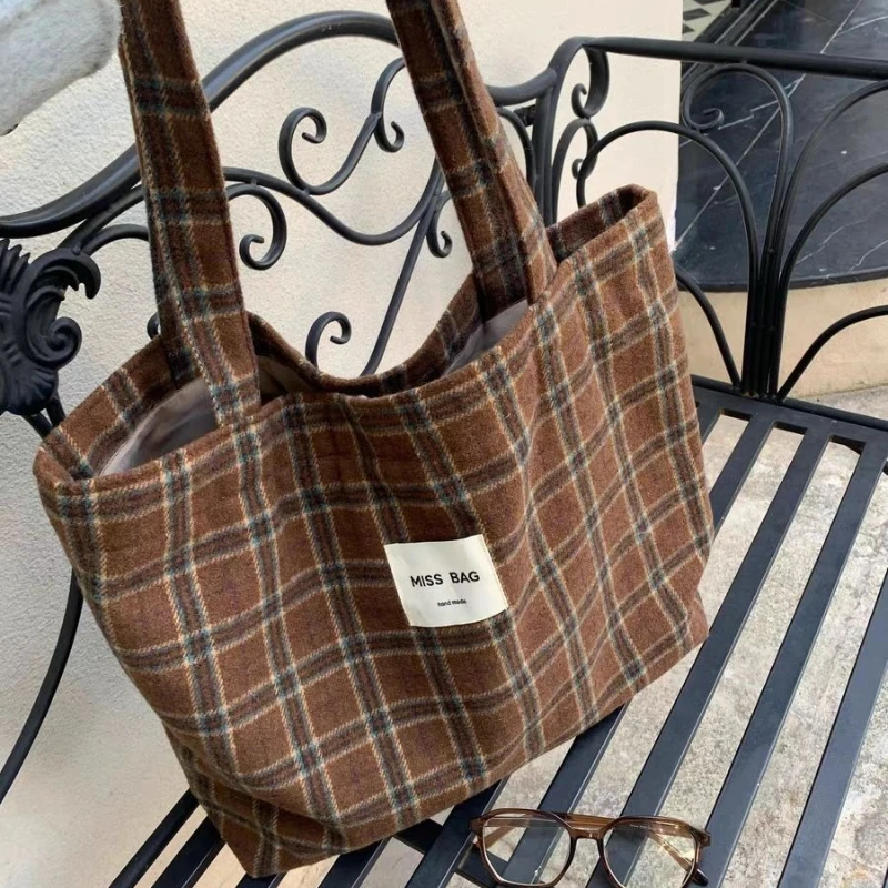 Autumn and winter checkered tote bag, ins laid-back single-shoulder bag, large-capacity handbag, for daily commuting view 3