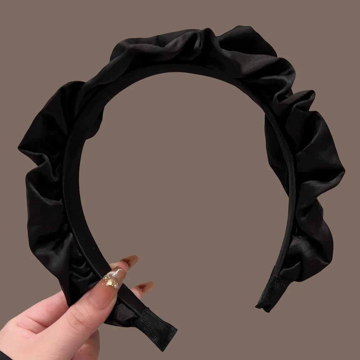 Misterioso ed elegante, leggero, lussuoso, fatto a mano, nastro nero, fascia alta calva, comoda da usare, fermaglio per capelli antiscivolo dentato