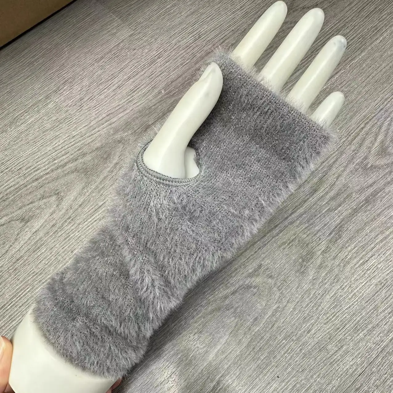 قفازات نسائية منفوشة بنصف أصابع ، بدون أصابع ، أصابع عارية ، أحادية اللون ، دافئة ، خريف ، شتاء ، كلها