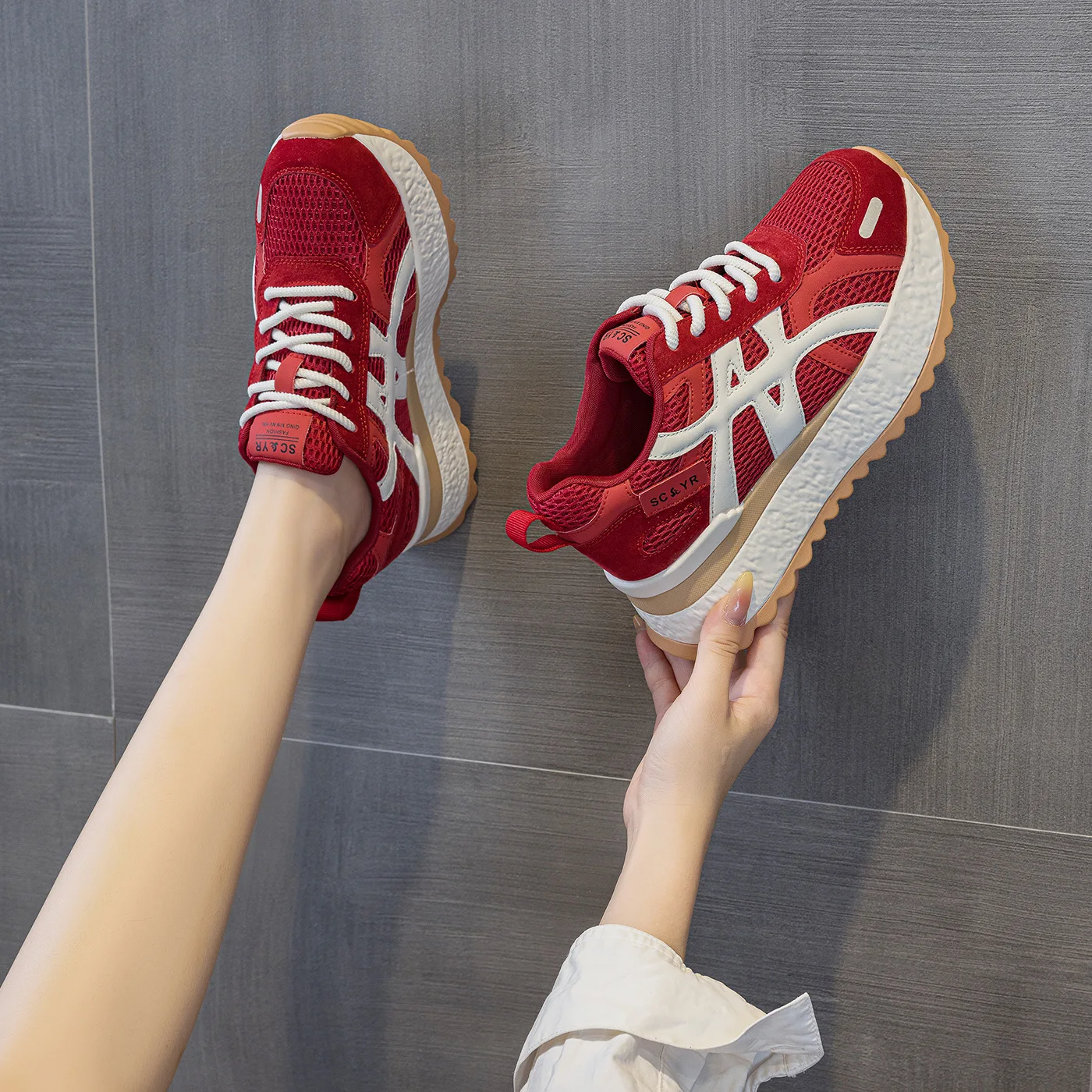 

Красные женские повседневные туфли из натуральной кожи, весна-осень, новинка, маленький размер, с внутренней танкеткой, в гонконгском стиле, Deqin