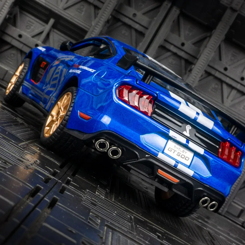 Simulazione 1:24 Ford Shelby GT500 modello di auto in lega supercar porta di auto giocattolo per bambini può essere aperta con suono e luce