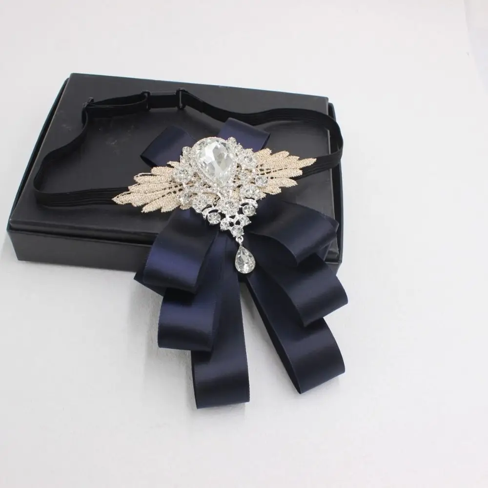 أزياء الرجعية حجر الراين طوق زهرة أنيقة النمط البريطاني شهم ربطة القوس فيونكة الأعمال كريستال الرجال البدلة التبعي وصيف