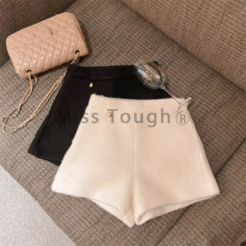 Korea Chic White Fur Causal Shorts Womens New Bottoms Elegant High Waist Slim Pants Y2k Mujer Soft Retro Mini Pants 2025 Spring