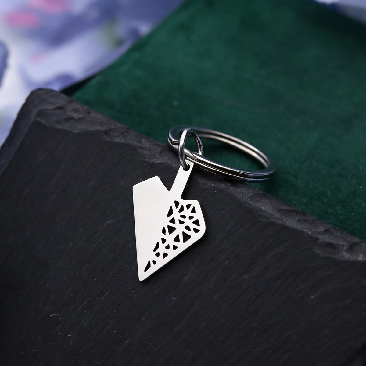 Chandler Broken Heart Keychain For Woman Men Family Holiday Car Key Chain Ring Stainless Steel Bag Charm Jewelry