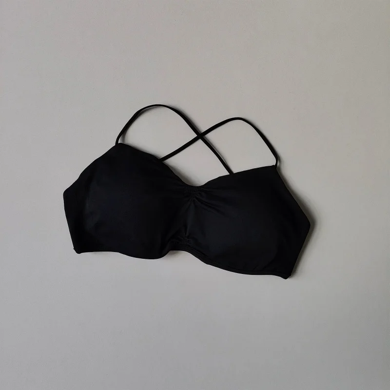 Nahtloser Yoga-BH für Damen mit Riemchen und überkreuztem Rücken, V-Ausschnitt, Push-up-Effekt, Sport-BH mit integriertem Brustpolster, Fitness- und Pilates-Trainingsunterwäsche. – Detail 11