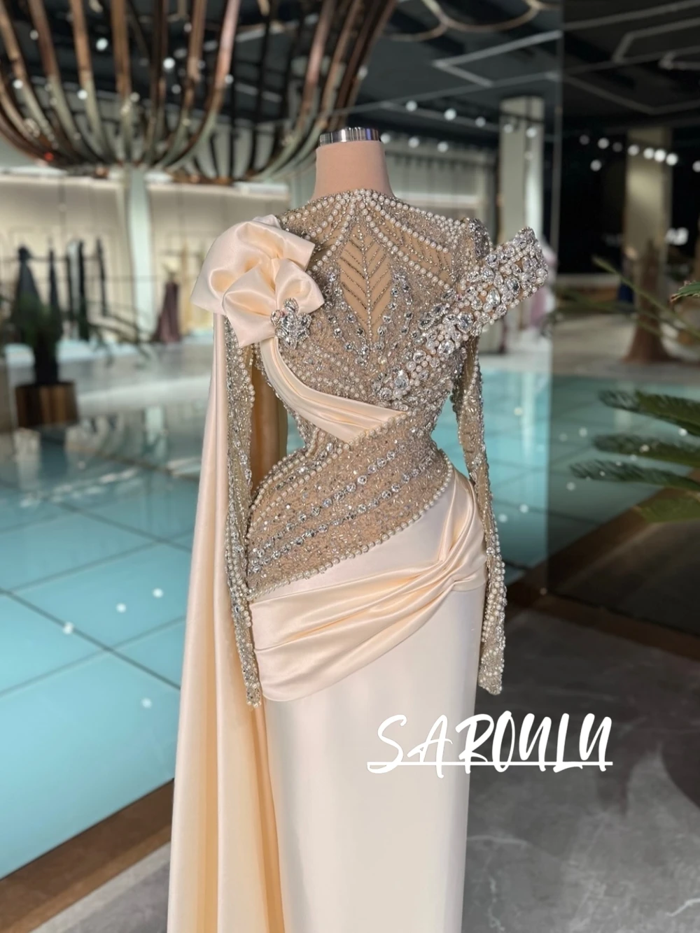 

Newest Delicate Crystals Beads Evening Dress With Flowy Cape Elegant Straight Customized Cocktail Gown Romantic Floral Wear