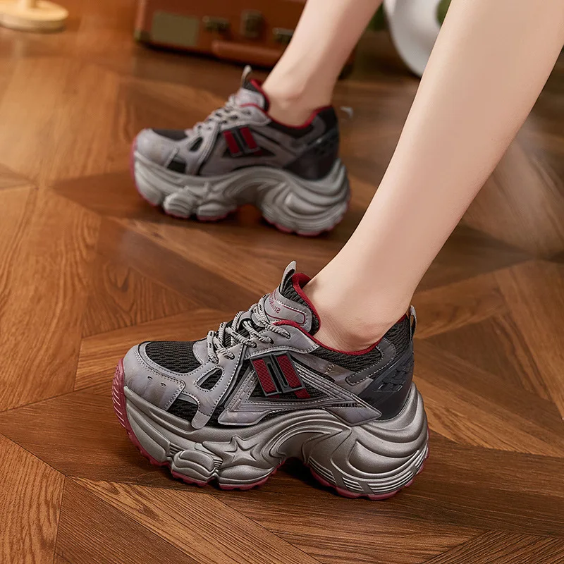 

Женская повседневная дышащая спортивная обувь, весна 2024, новый стиль, универсальные туфли для папы на толстой подошве, удобные резиновые туфли с круглым носком...