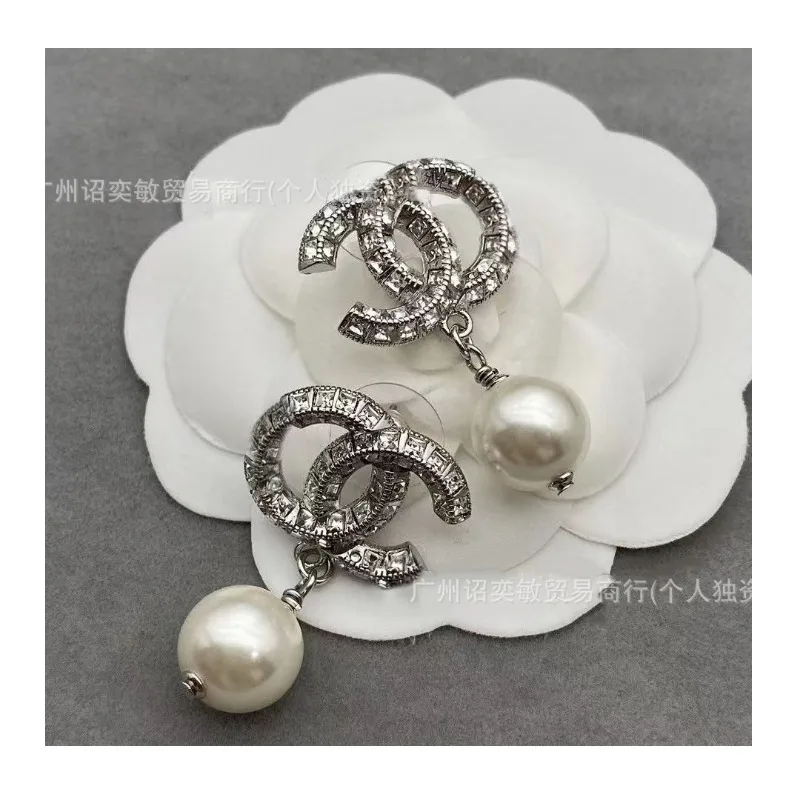 

Высококачественные серьги-гвоздики с жемчугом и бриллиантами, имитирующие бриллиантовую огранку, модные, универсальные, легкие, роскошные