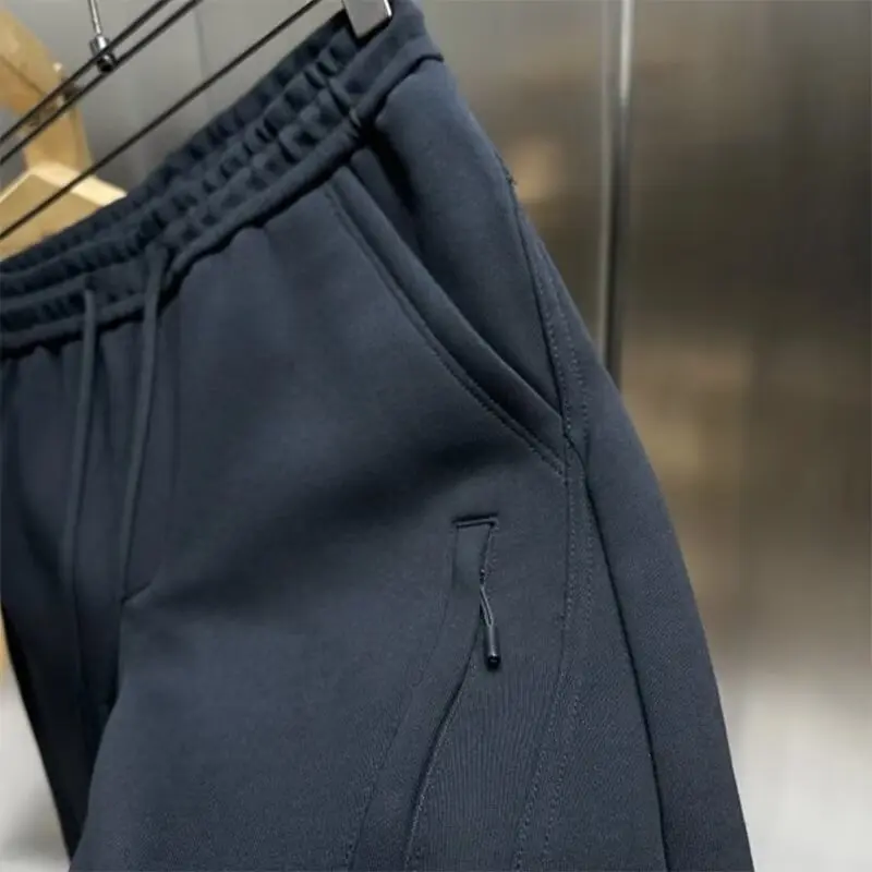 Pantaloni da jogging casual ispessiti in peluche per uomo in autunno e inverno Nuovo abbigliamento sportivo da esterno resistente al freddo e caldo