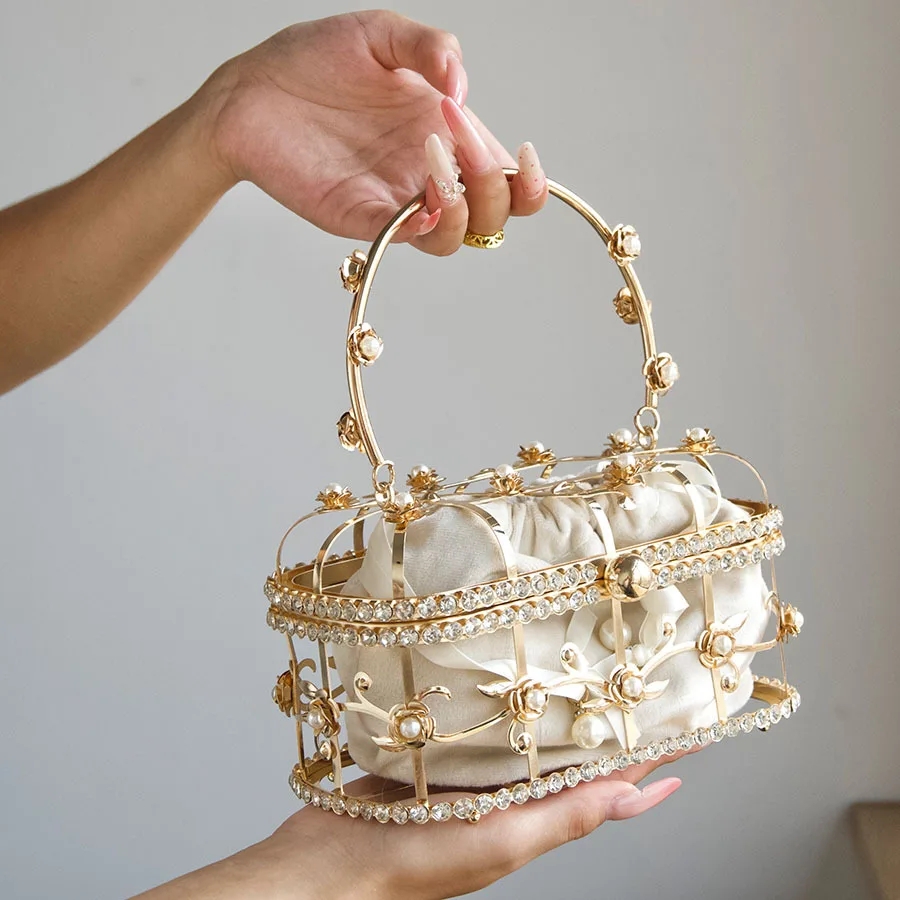 Retro metal vegetable basket diamond-encrusted dinner bag, shiny light luxury hollow bucket bag, rhinestone pearl handbag