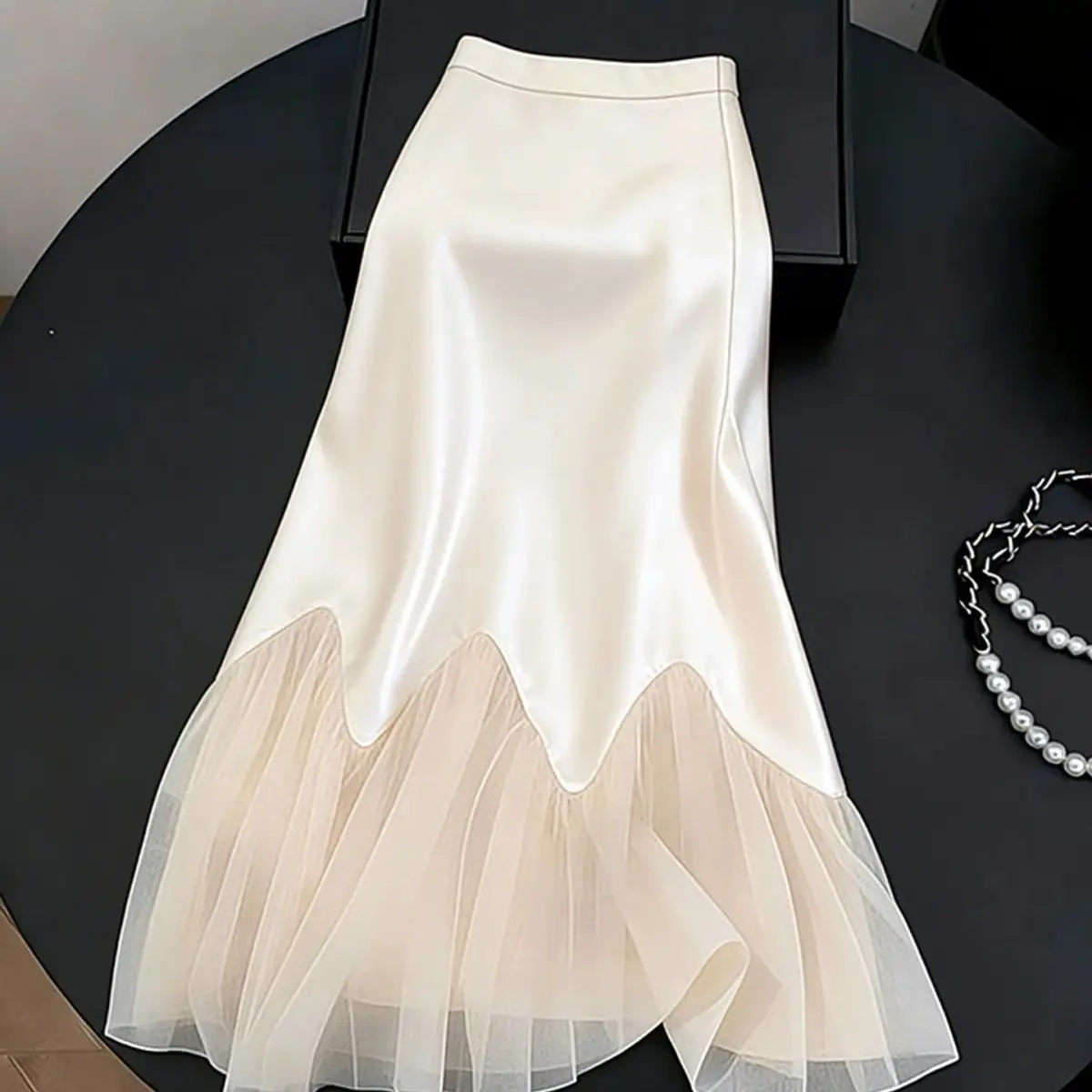 

2026 Spring New Temperament Thin Niche Light Luxury Unique Design Sense Beautiful Mesh Stitching Satin Skirt