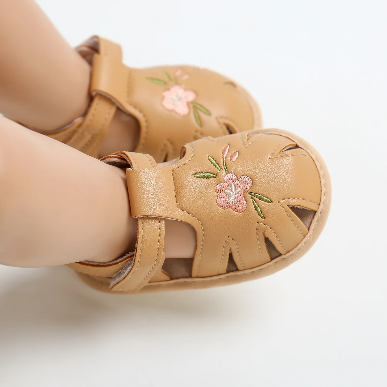 صنادل للفتيات الصغيرات أحذية مسطحة صيفية أحذية أطفال حديثي الولادة أحذية مشاية أولى أحذية مطرزة عند أصابع القدم