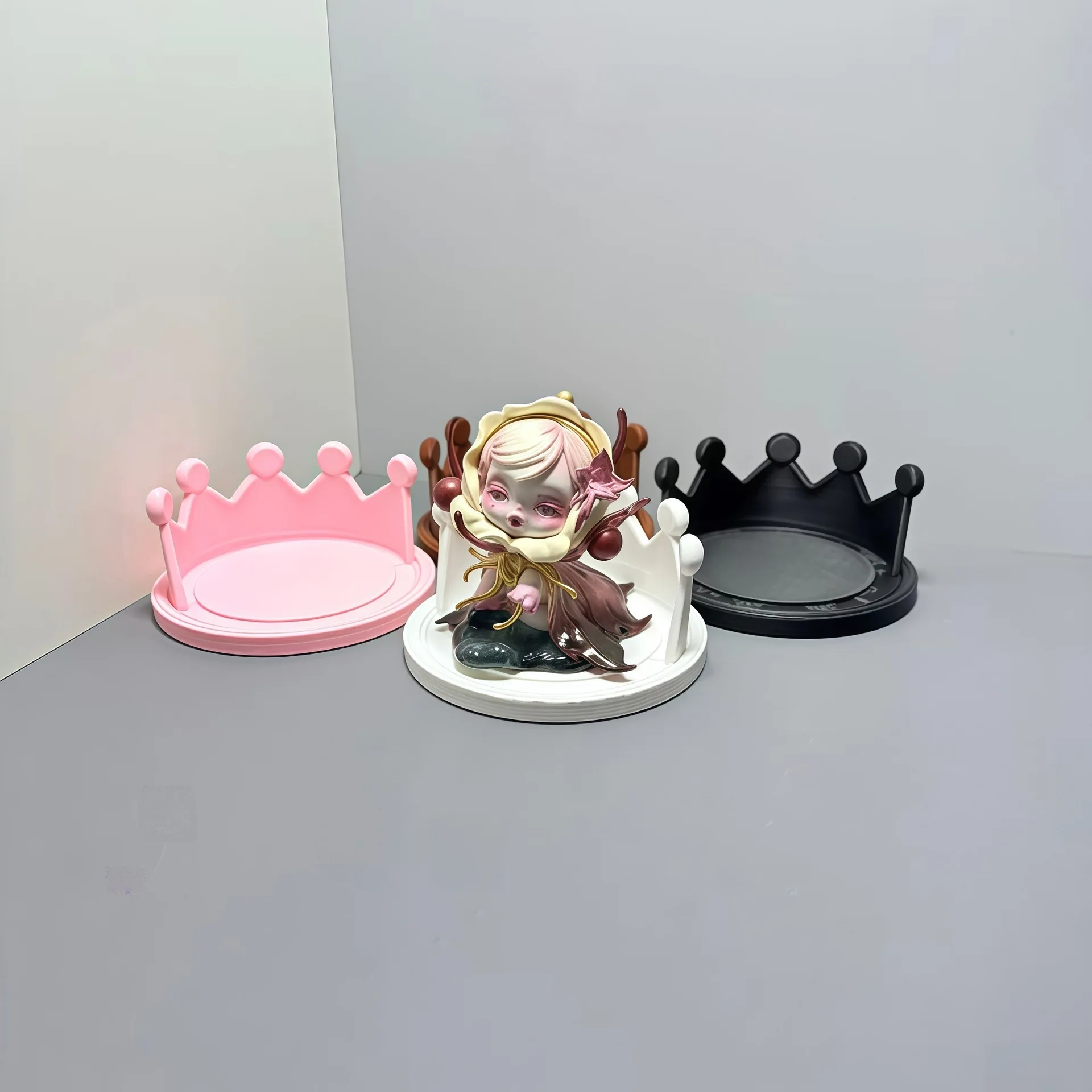 Crown Shape Figure Display Stand, Round Stage Base for Dolls & Figurines, Dollhouse Decor Accessory, OB11 BJD Handicraft Storage