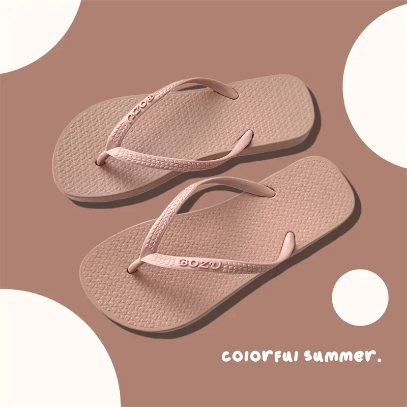 Nuevas chanclas de verano, prendas de vestir exteriores para mujer, sandalias con Clip de tacón plano para playa y playa, zapatos para mujer, Material de PVC al por mayor