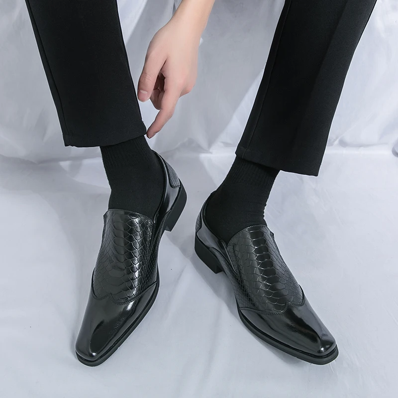 

Мужские лоферы из искусственной кожи с тисненым узором, на низком каблуке, модные, для парикмахеров, для ночных клубов, деловые, для торжественных мероприятий, размеры 38-46