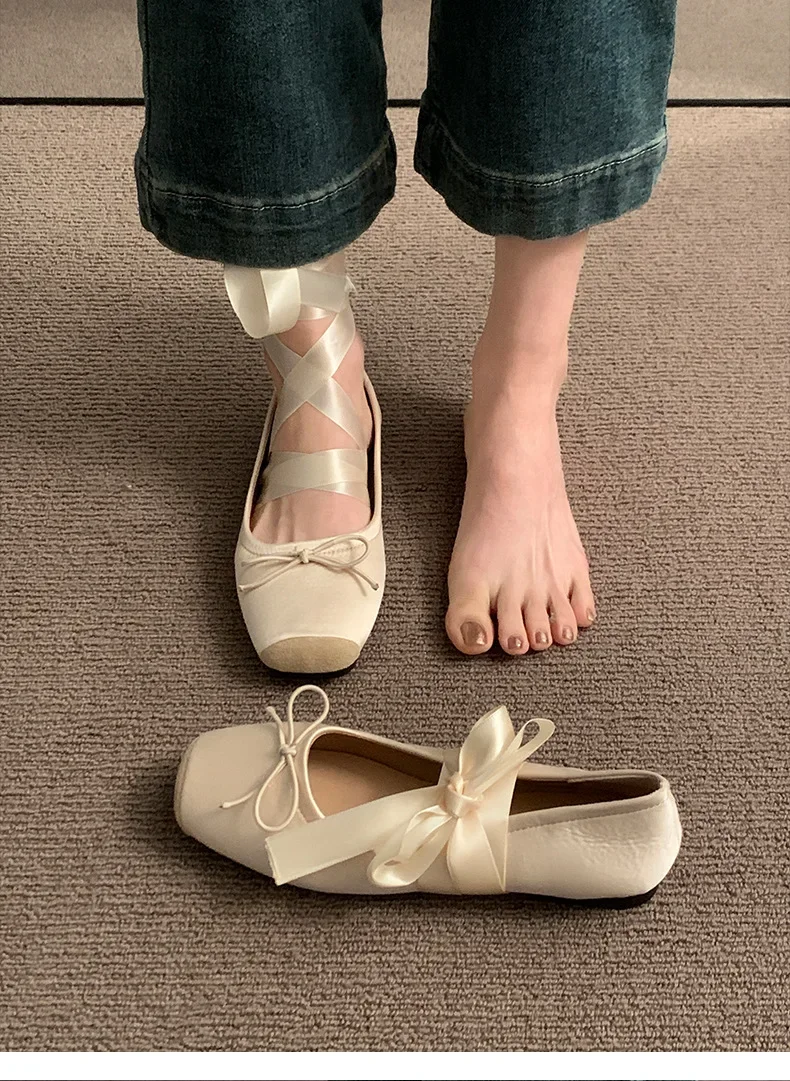 Designer-Kreuzriemen-Damenschuhe im Mary-Jane-Stil, modische Schuhe mit eckiger Zehenpartie und Schleifenverzierung, bequeme Damen-Ballerinas. – Detail 6