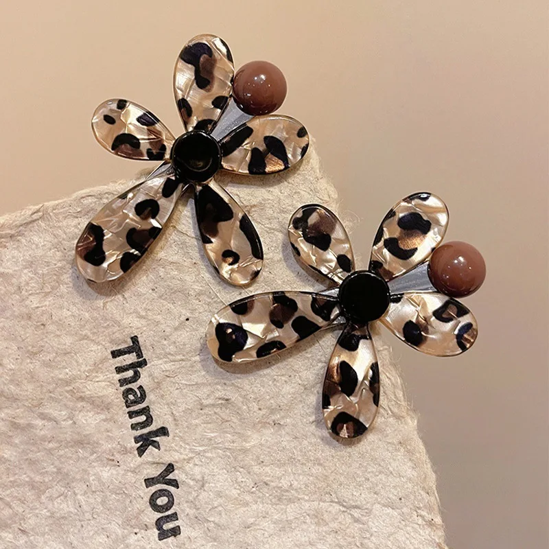 ليوبارد طباعة زهرة حبة منقار البط الجانب الانفجارات مقطع الشعر