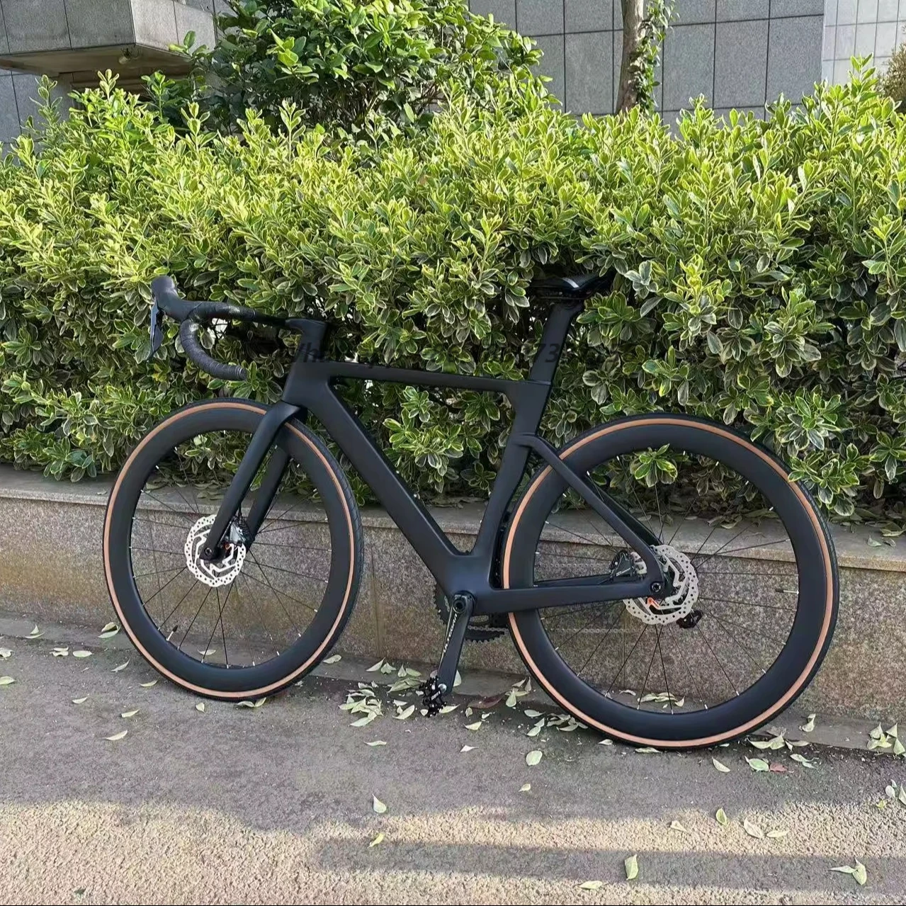 

Custom Built Sh--imano 105 700c Carbon Road Bike Frame 21-Speed Factory-Quality Bicycle Part with Disc Brake for City Cycling