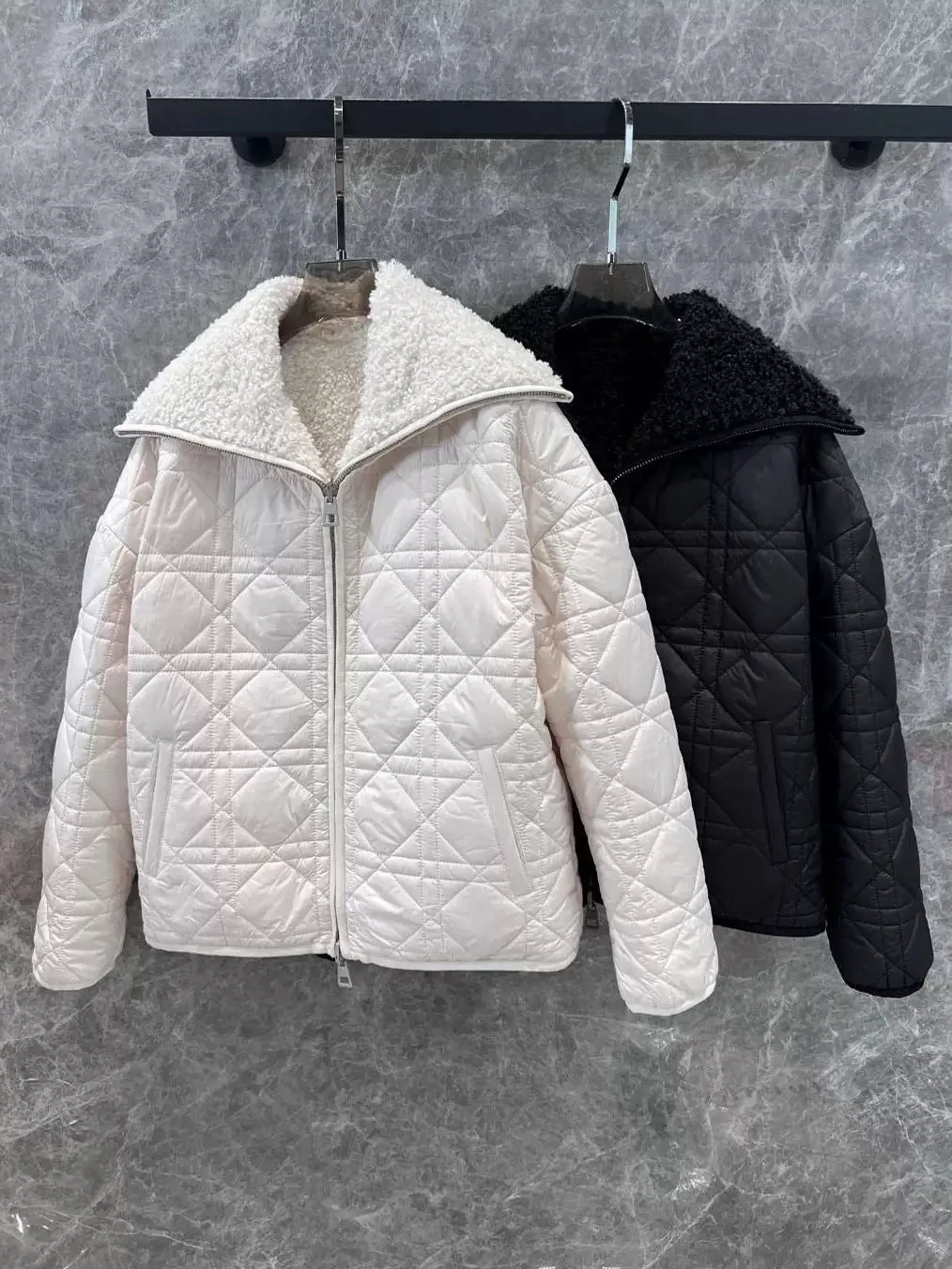 

Классическая двусторонняя хлопковая куртка с лацканами из ягненка Bee на осень и зиму для женщин