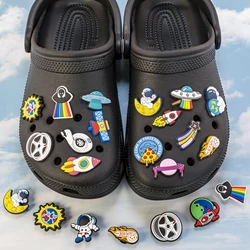 Dijes de PVC de nave espacial ET OVNI para hombres y niños, accesorios de zapatos geniales, alfileres de decoración de astronauta de dibujos animados, hebillas de zueco, 1-16 piezas