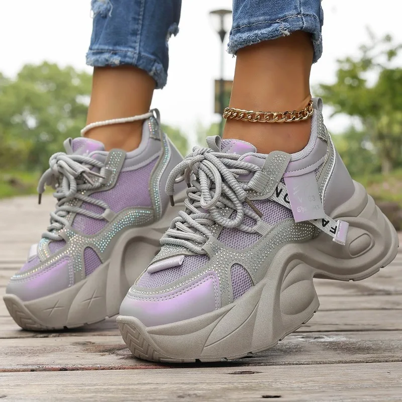 

Новинка 2023 года, летняя женская обувь на плоской подошве с воздушной сеткой, легкие повседневные женские модные туфли на массивном каблуке, увеличивающие рост