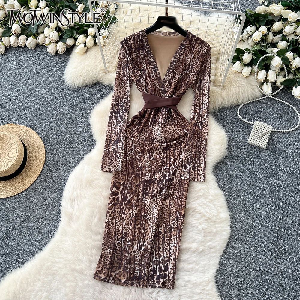 

TWOTWINSTYLE Sexy Leopard Print Slim Fit Dresses For Women V Neck Long Sleeve High Waist Temperament Dress Female New KDR543941