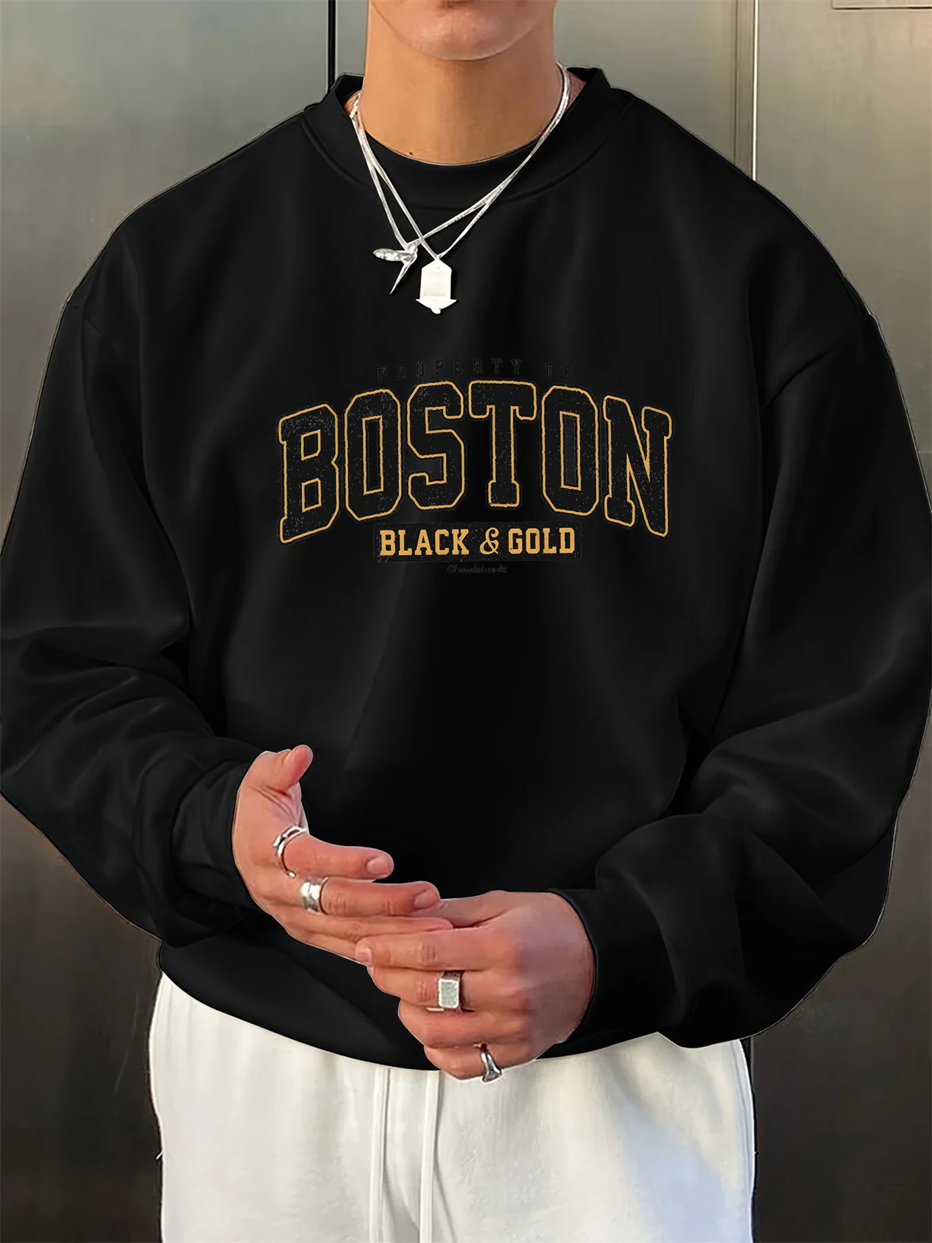 Men's Autumn and Winter Fashionable Casual Loose Boston Black Golden Letter Graphic Fleece Long-Sleeved Round Neck Sweatshirt