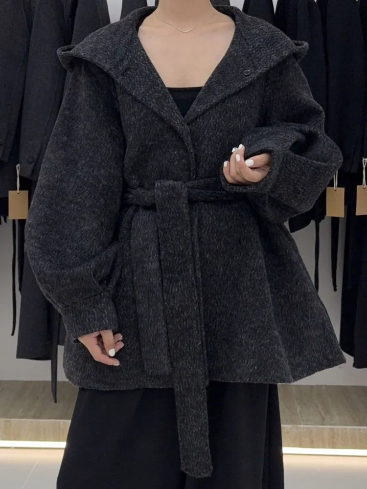 ZMEENNA Eleganter kurzer Wollmischungsmantel für Damen mit Kapuzenkragen und Krawattengürtel, Winteroberbekleidung, warme Jacke ZM4027