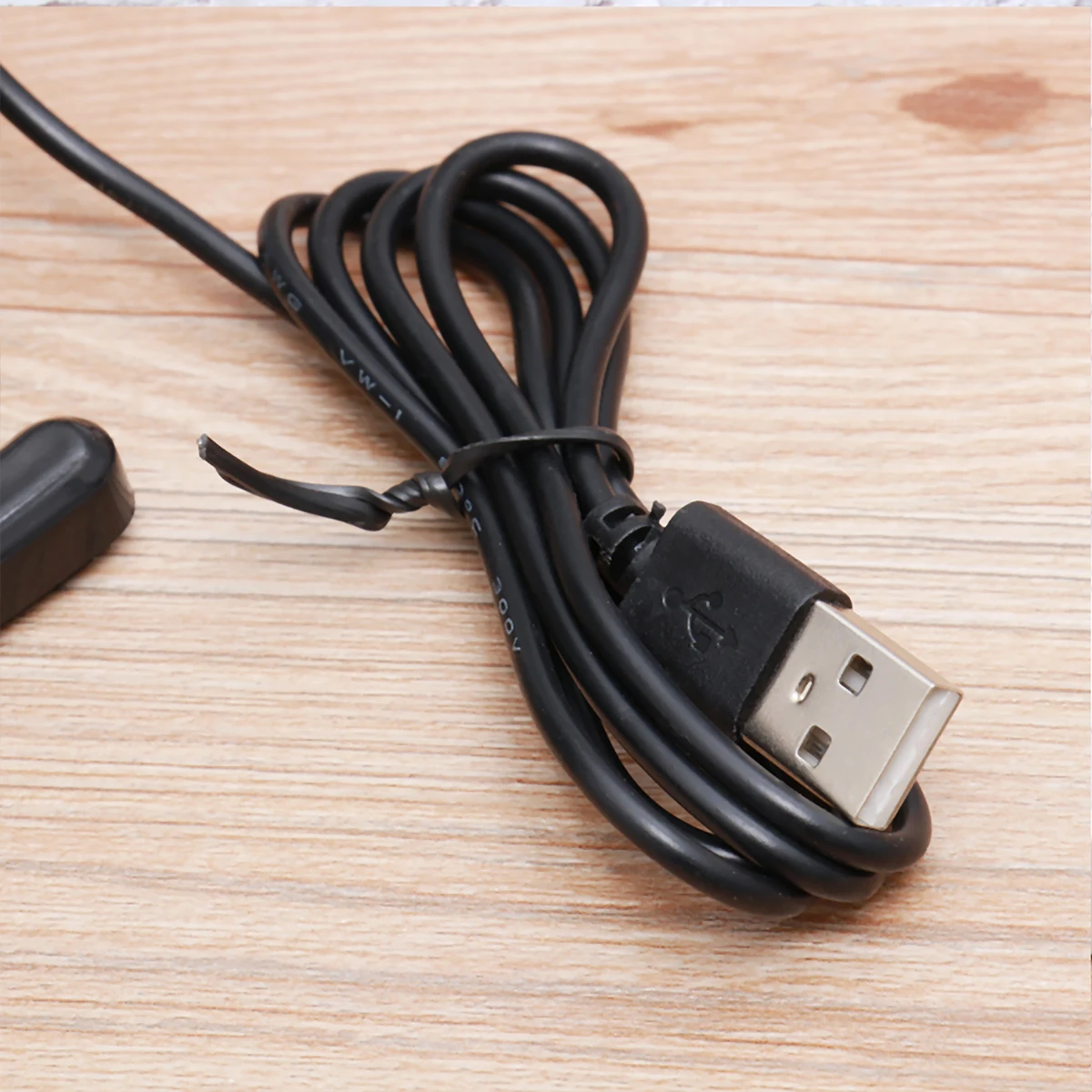 

Table Handheld Mini USB Fan Ultra-Silent Portable Lightweight Endurable Classic Design Natural Wind for Nap Work Home Black