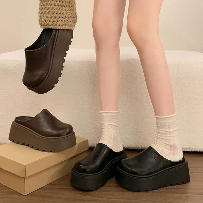 أحذية البغال ذات نعل مسطح شباشب نسائية صنادل ربيعية غير رسمية 2026 فستان موضة جديدة شباشب مريحة