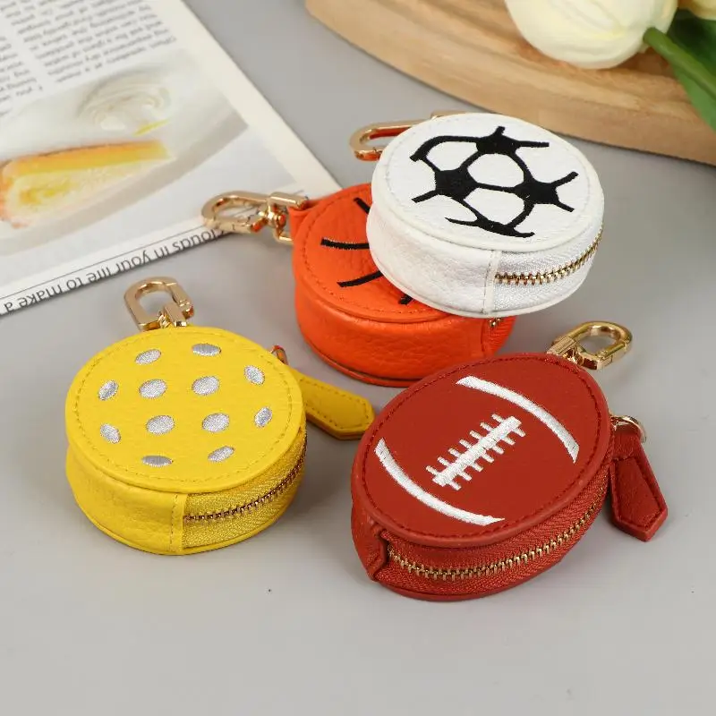 Niedliche Mini-Münztasche aus PU-Leder mit Schlüsselanhänger, kreativer Fußball, Basketball, Rugby-förmiger Schlüsselanhänger, Kopfhörer-Aufbewahrungstasche, Anhänger