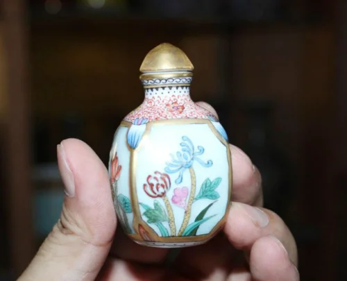 Chinese Famille Rose Porcelain Qing Qianlong Hand Painted Four Seasons Flower Snuff Bottle Color Pattern Random Delivery