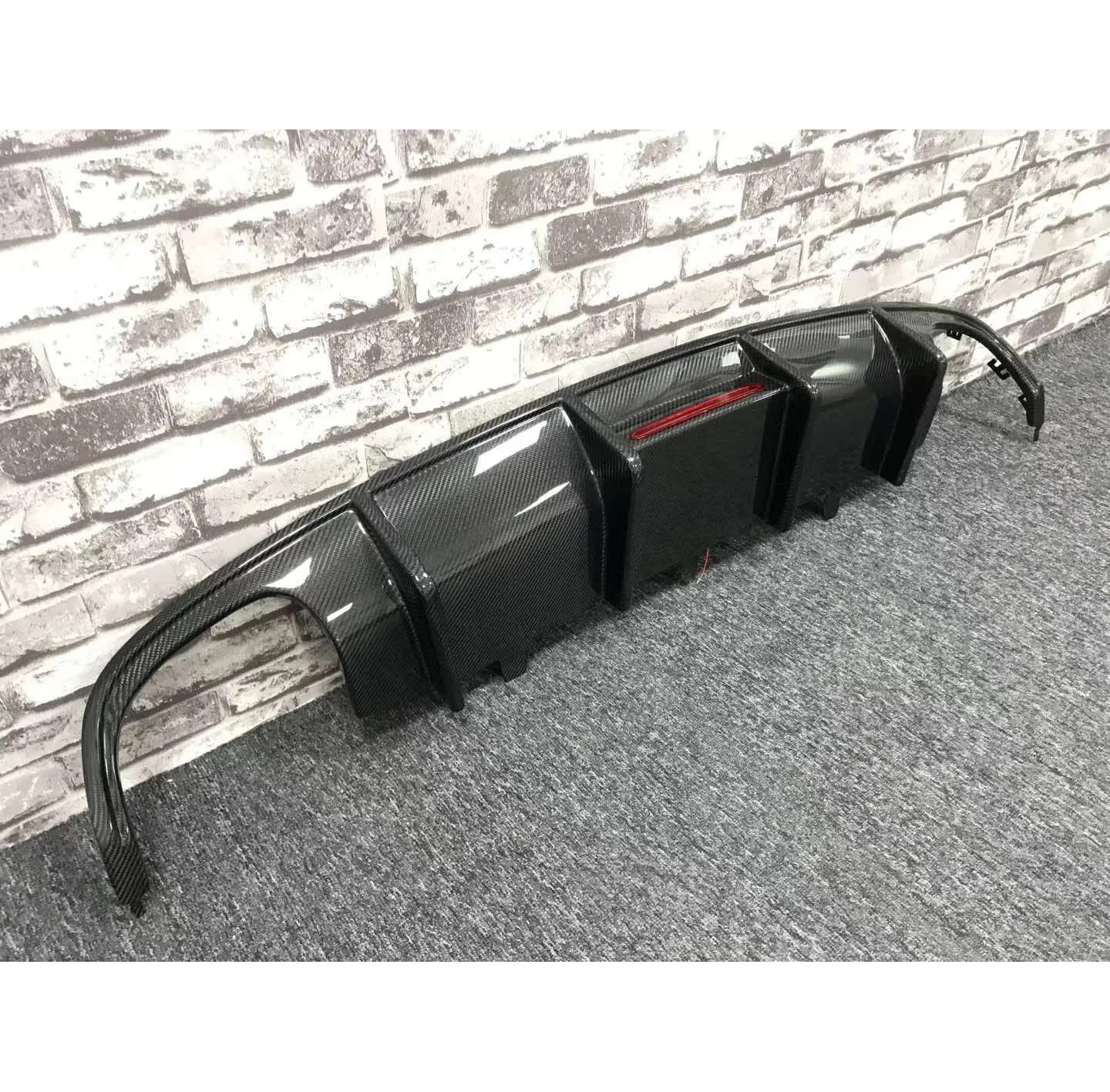 

LED Carbon Fiber Diffuser – Perfect Fitting for A6 Allroad (Rear Exterior Upgrade)