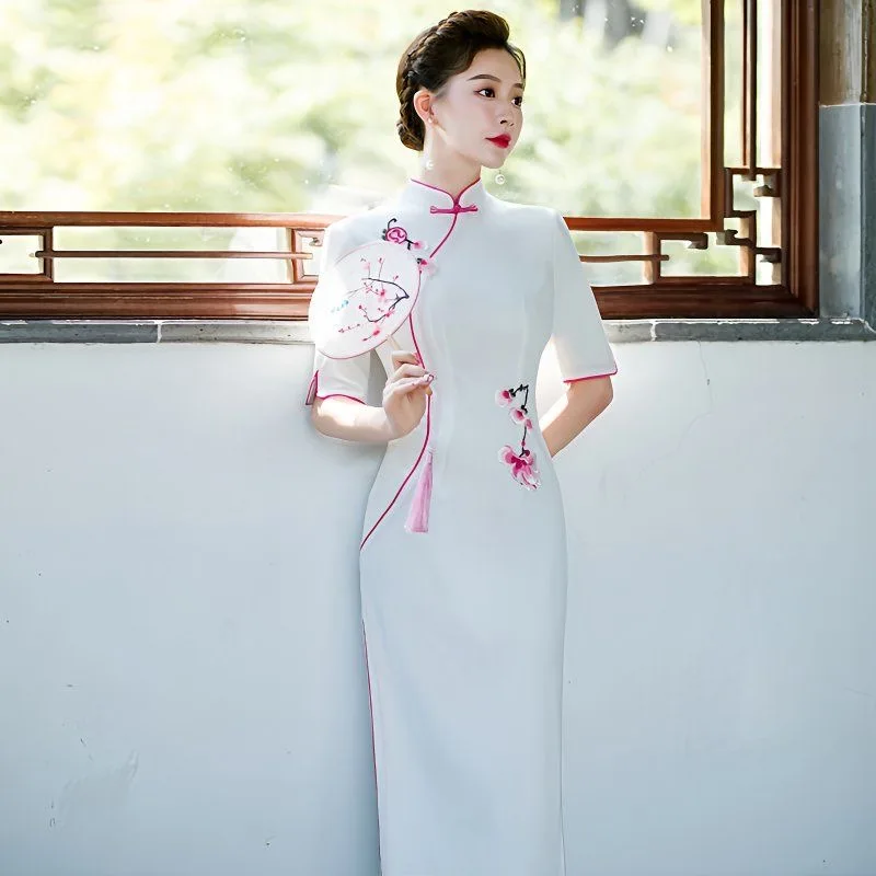 امرأة Aodai فيتنام فستان قصير الأكمام الشرقية زهرة التطريز حفلة شيونغسام مرحلة الأداء ملابس رقص