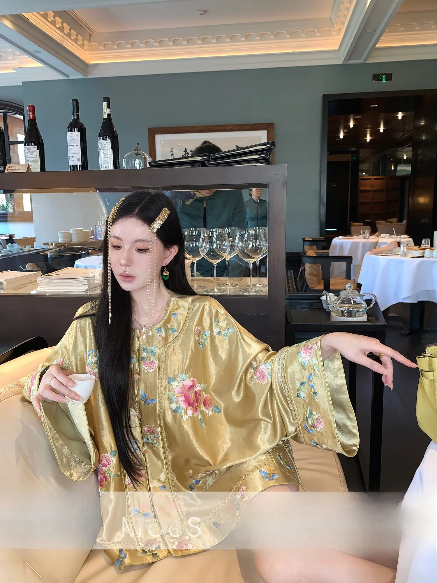 

Новый китайский комплект MOSS STUDIO: дышащая юбка и жакет с вышивкой пионами, на пуговицах, с длинными рукавами, для женщин