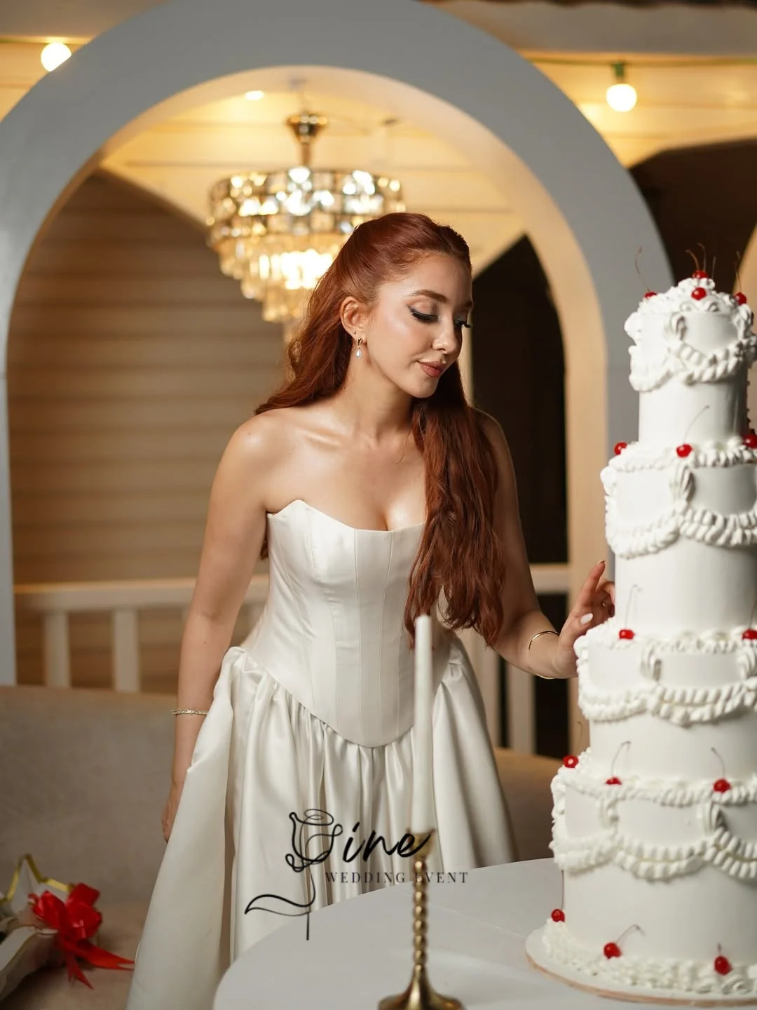Oine 2026 Elegant Satin Wedding Dress Removable shoulder strap with BibsStrapless Pleat vestidos de novia Bridal Gown Customized