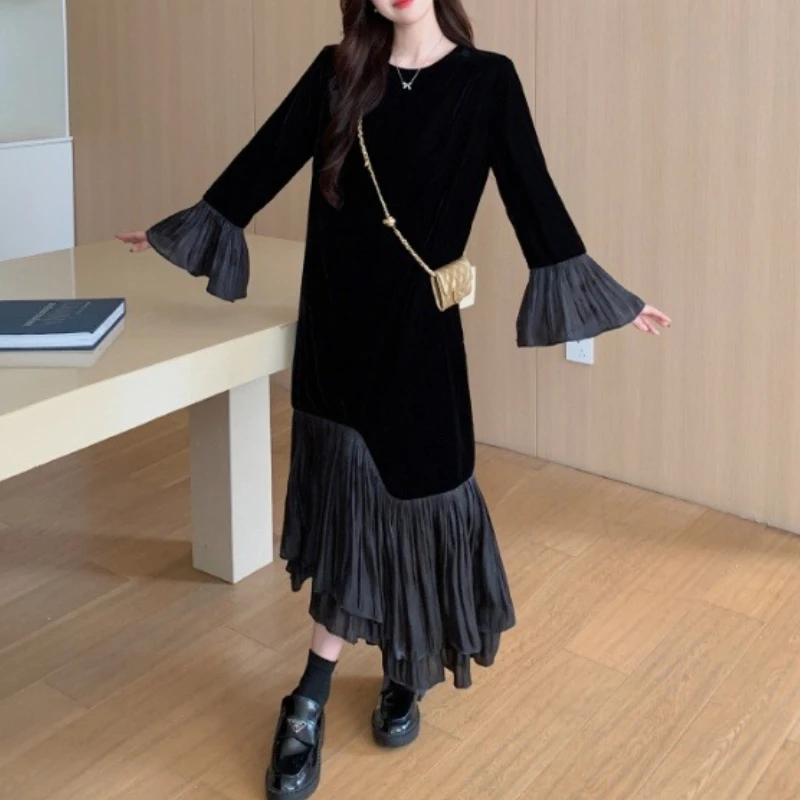 

Fashionable and Elegant Women's Retro Velvet Design in Autumn and Winter with Flared Sleeves and Long Fishtail Skirt
