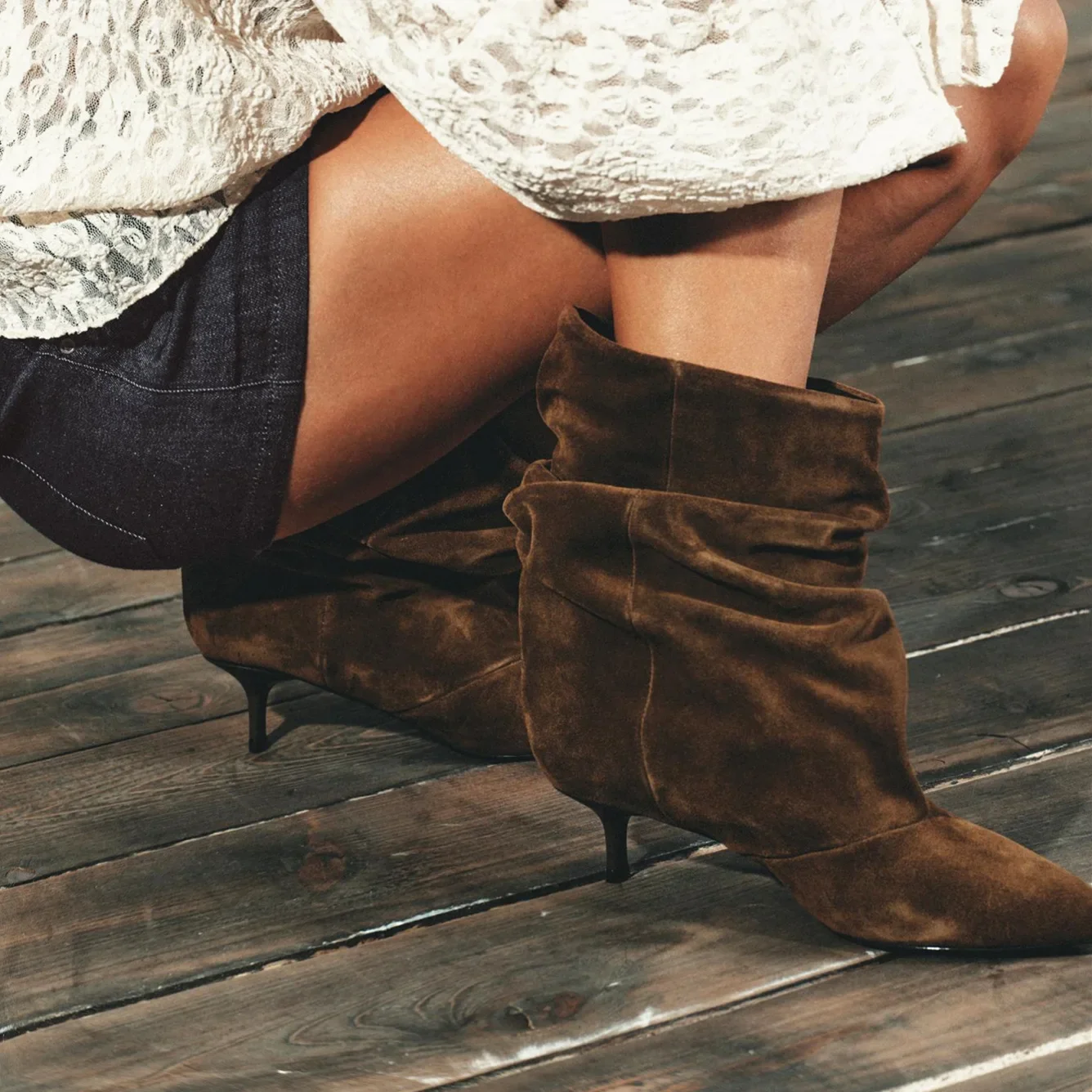 

Fall 2025 Women's Folded Pile Booties Mid-Calf Sharp Toe Short Boots Velvet Surface Booties Fashionable And Wear-Resistant